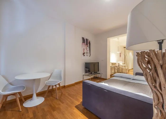 Maison Chanel, By Short Holidays Apartman