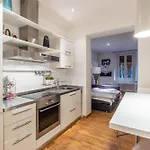 Apartment Maison Chanel, By Short Holidays