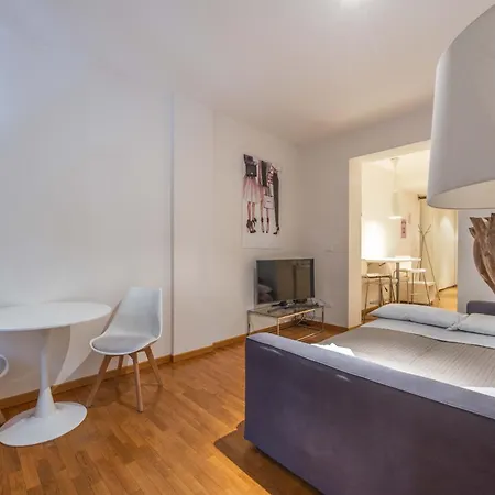 Maison Chanel, By Short Holidays Apartment