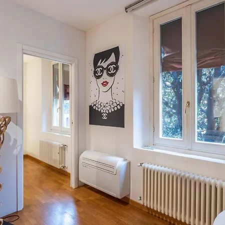 Maison Chanel, By Short Holidays Bolonia